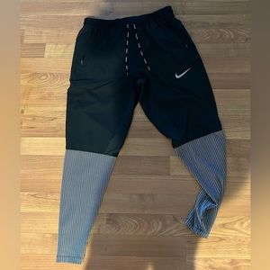 Men’s NIKE black and white runner pants size medium